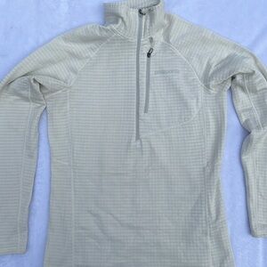 GUC Patagonia waffle insulating top ivory color size small
